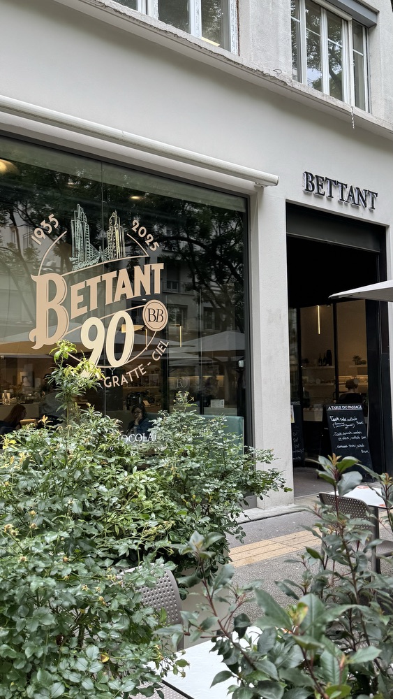 bb logo 90 vitrine 2